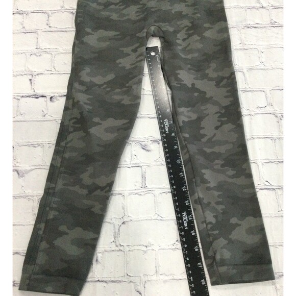 Spanx Leggings Pants Women’s Size M Color Camo Gray Seamless Cropped - Picture 5 of 8